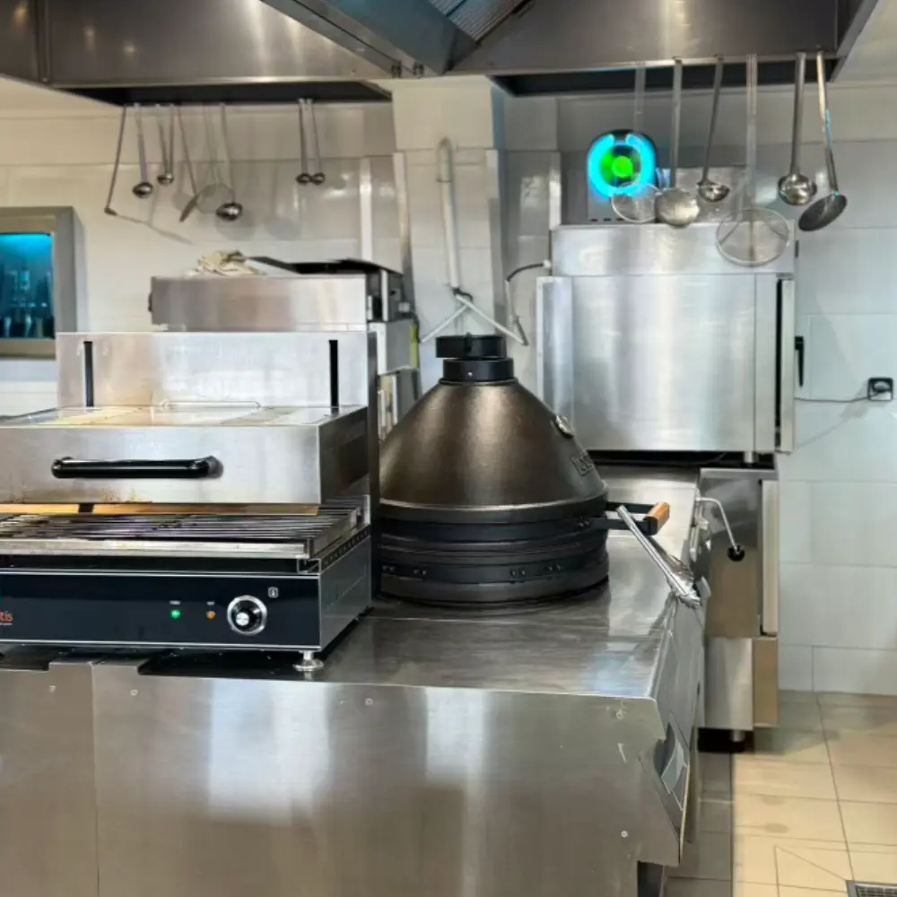 No table no stool (1).webp