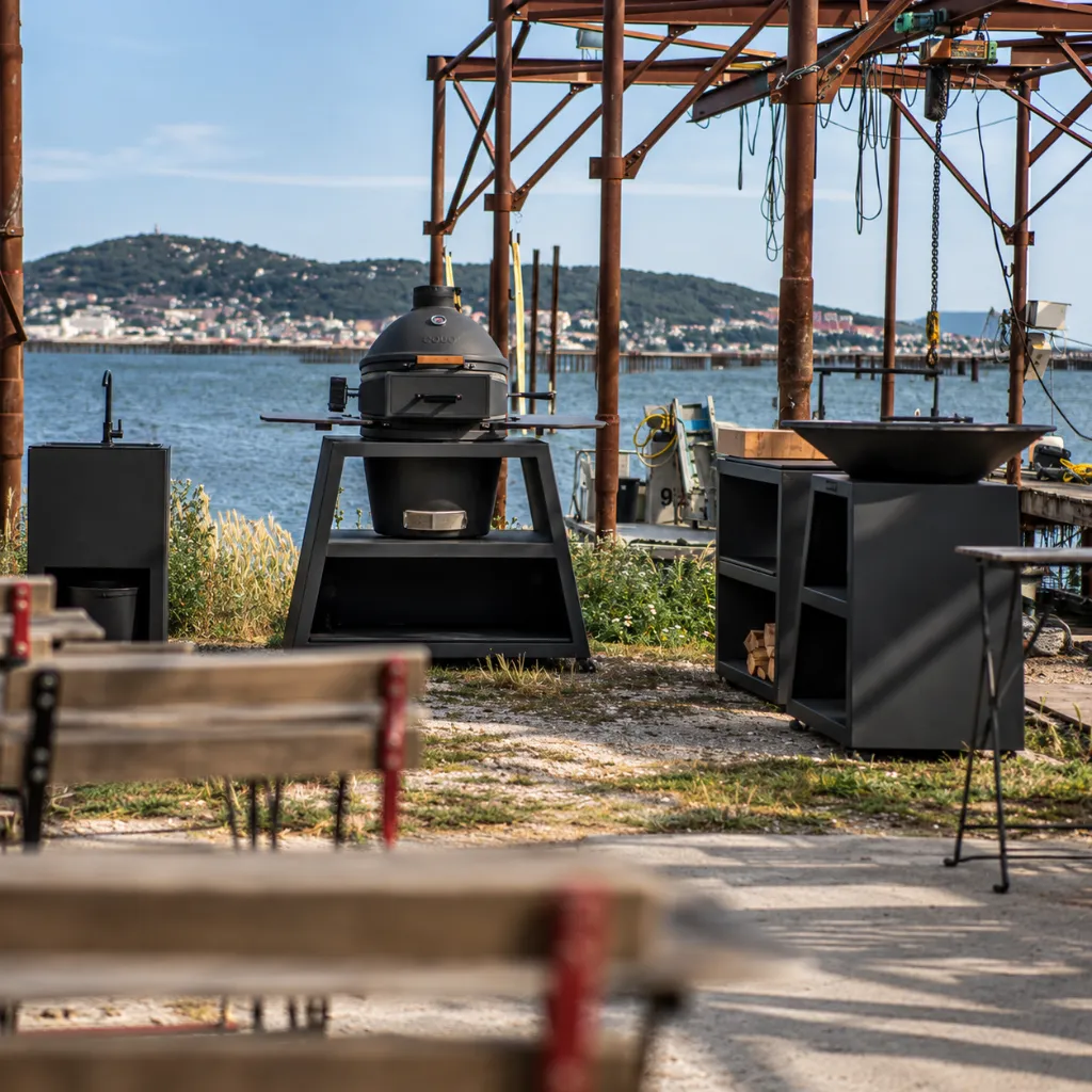 kamado-barbecue-coeo-bbq-outdoor-kitchen.webp