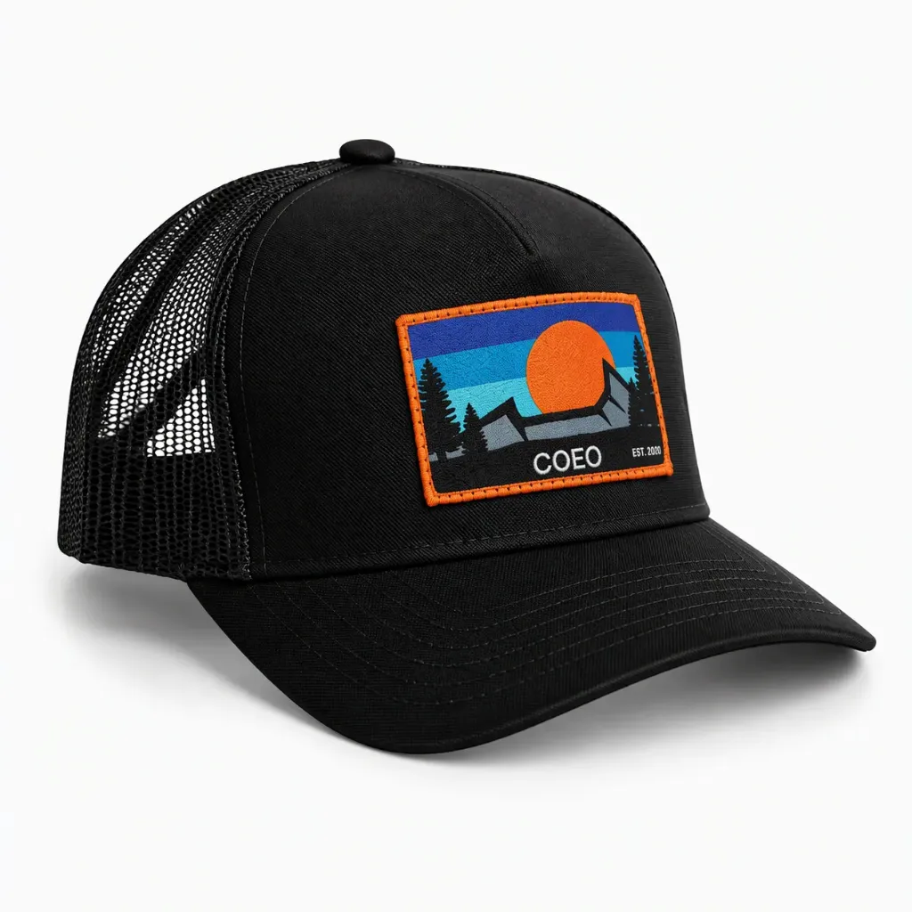[HAT_COLOUR] Cappellino Trucker COEO nero con patch multicolore 
