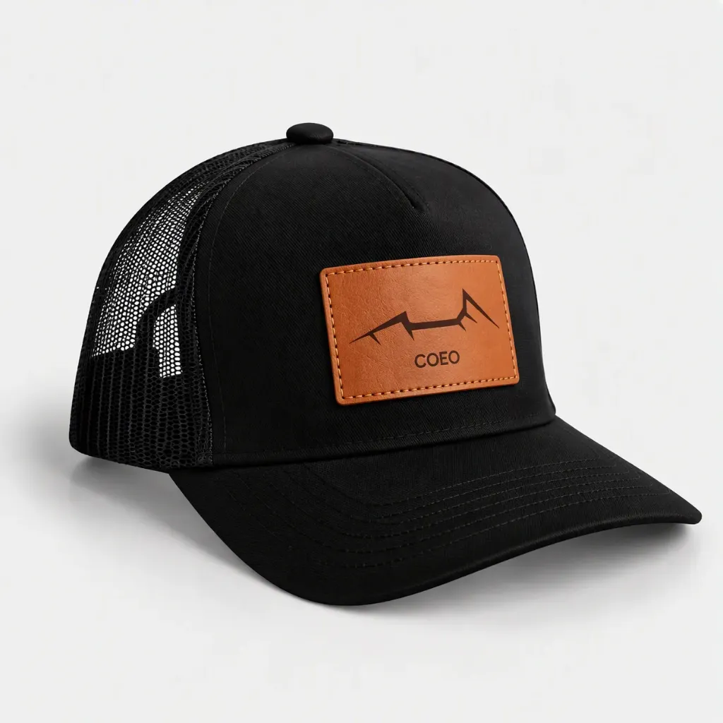 [HAT_LEATHER] COEO Boné trucker com patch de montanha em couro
